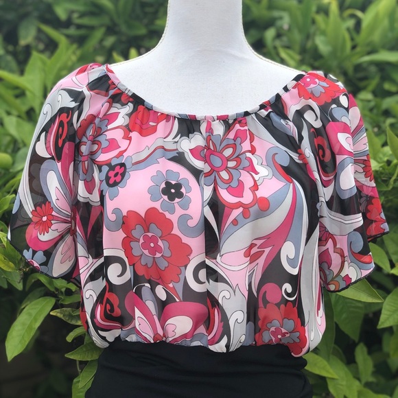 🦋Butterfly sleeve top🦋 - Picture 2 of 8